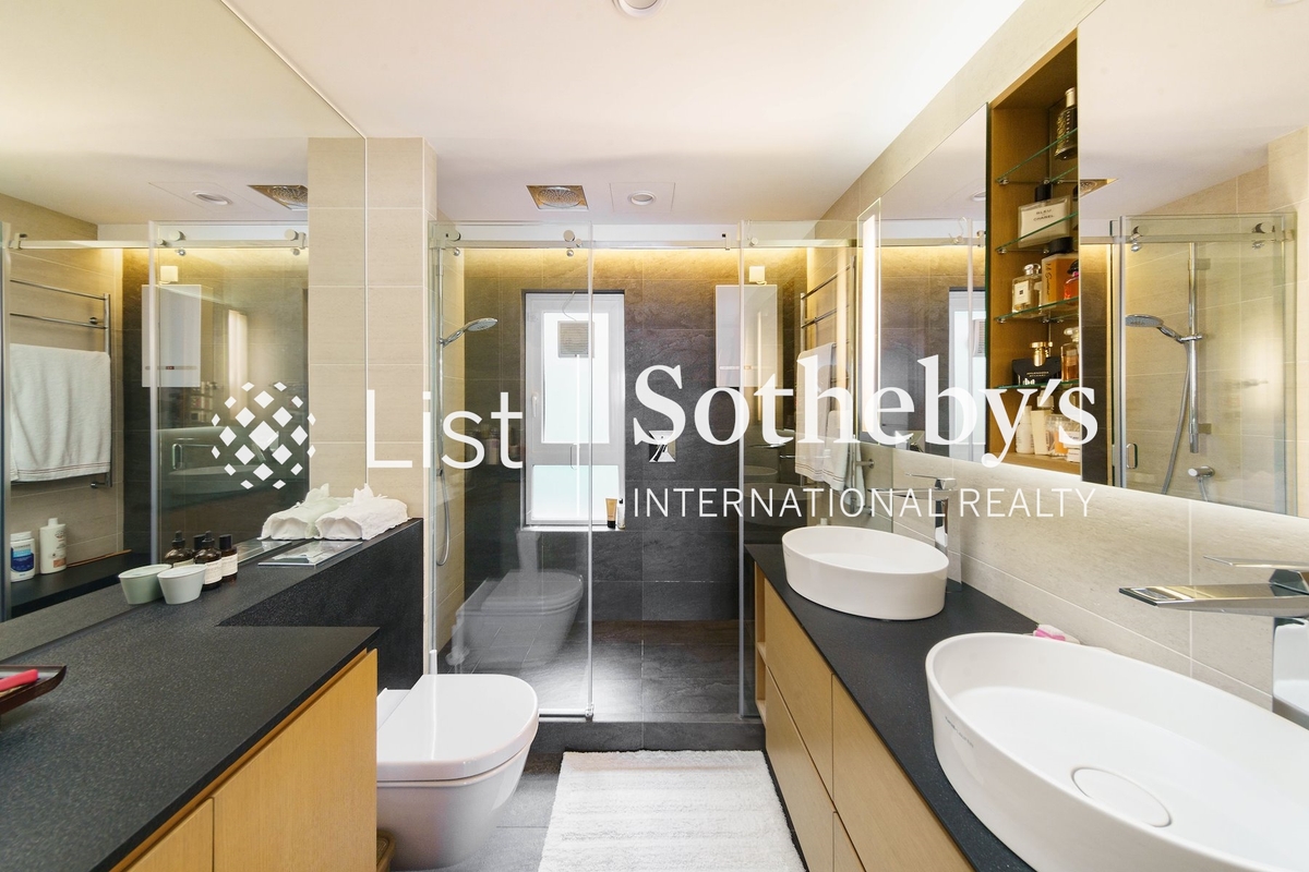 Ruby Court 嘉麟閣 | Master Bathroom