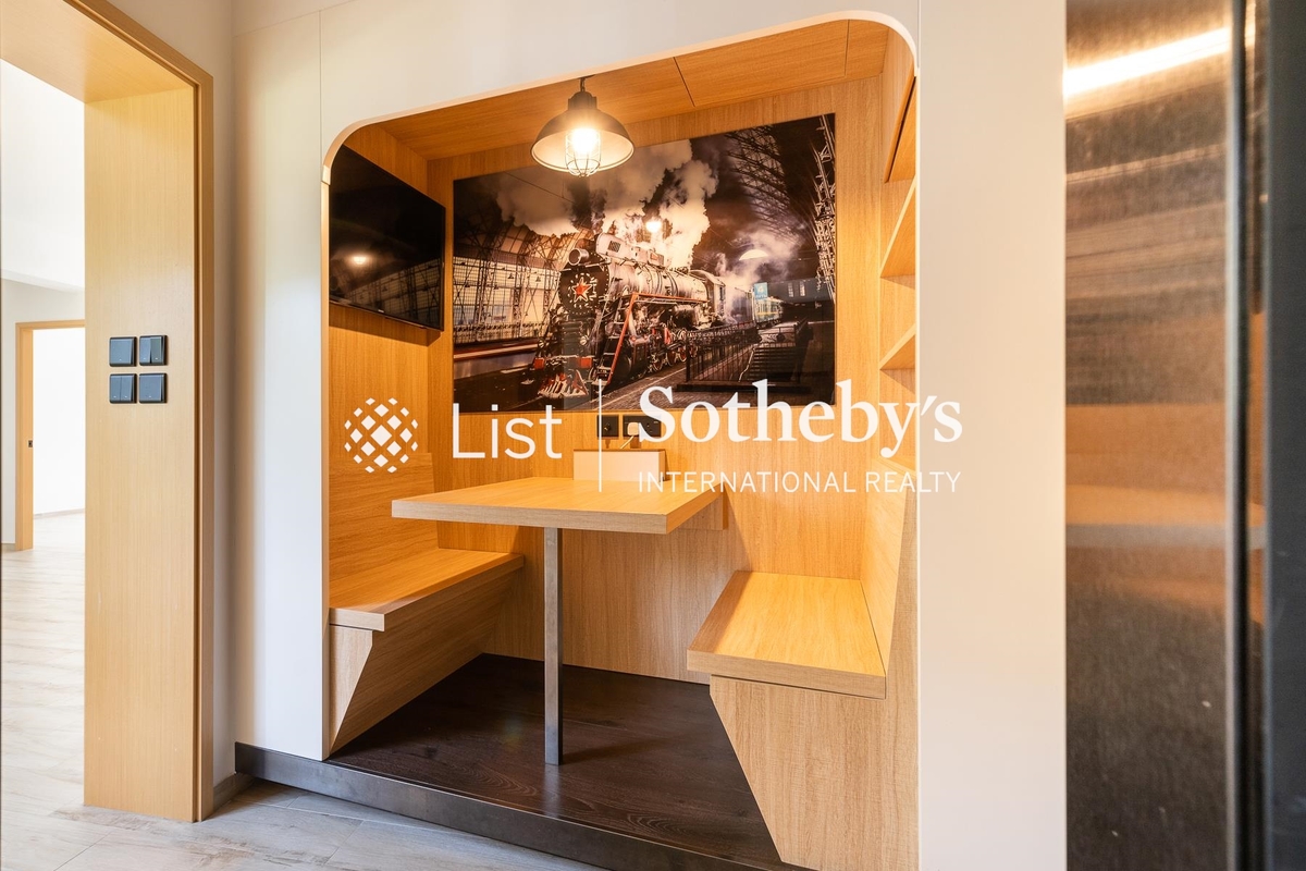 Ruby Court 嘉麟閣 | Breakfast Nook