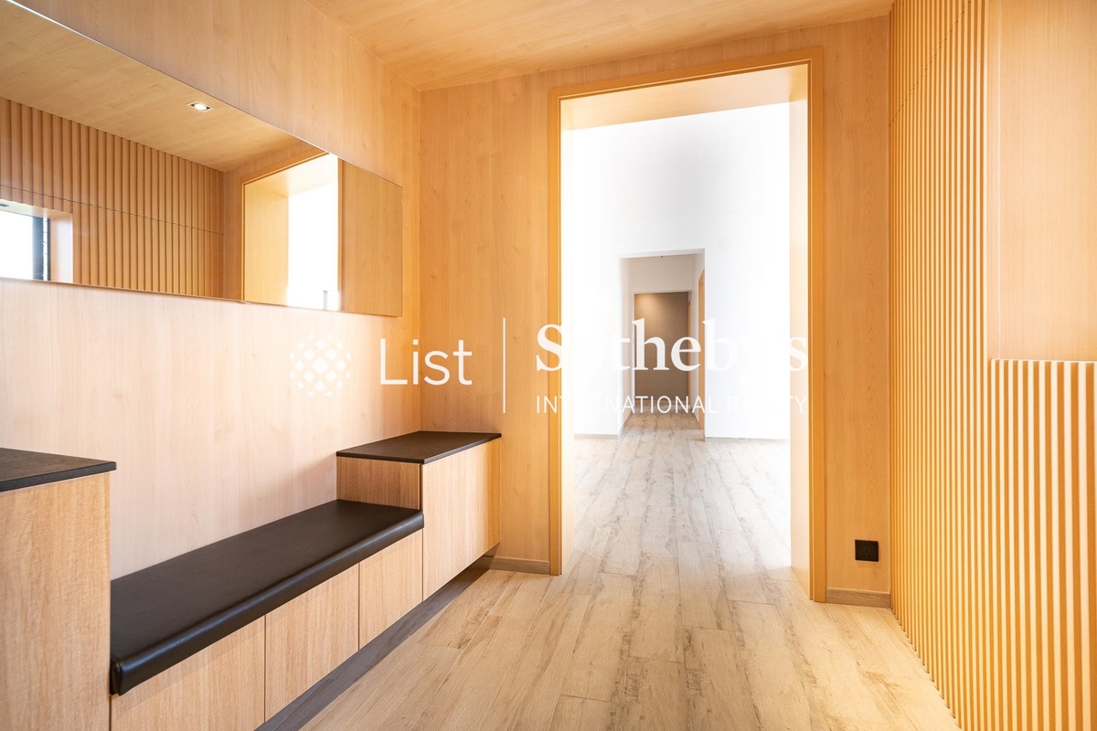 Ruby Court 嘉麟閣 | Foyer