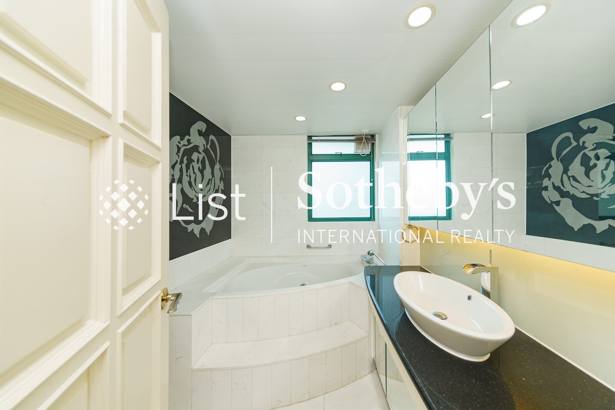 South Bay Palace 南湾御苑 | Master Bathroom