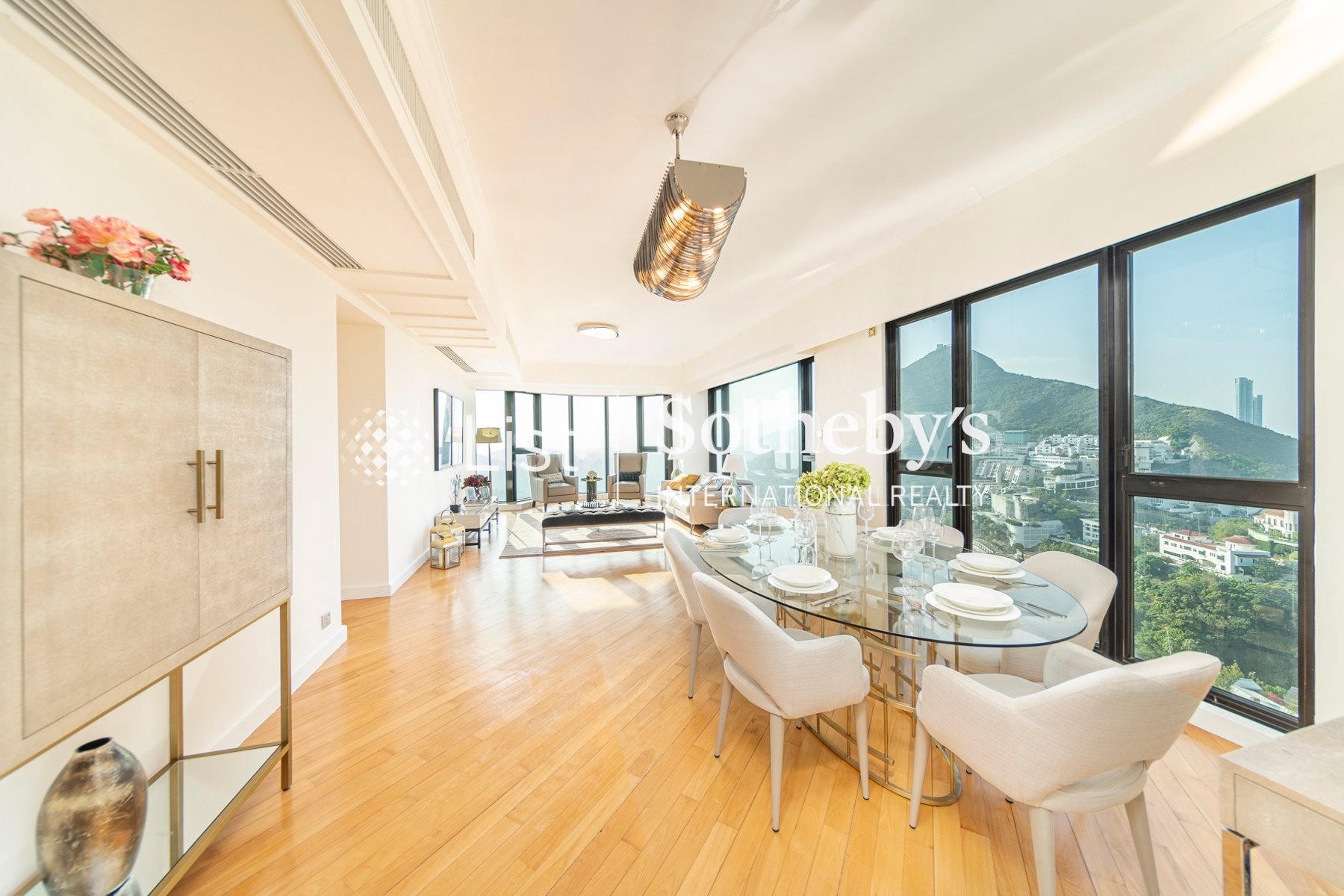 No. 3 Repulse Bay Road 淺水灣道3號 | Living and Dining Room