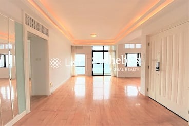 No. 37 Repulse Bay Road 浅水湾道37号 | Living and Dining Room