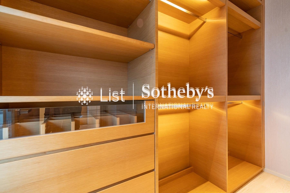 37 Repulse Bay Road 浅水湾道37号 | First Walk-in Closet in Master Bedroom