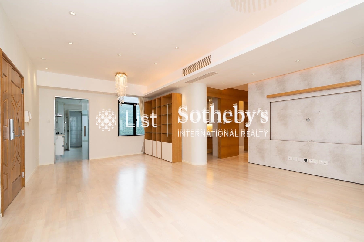 37 Repulse Bay Road 浅水湾道37号 | Living and Dining Room