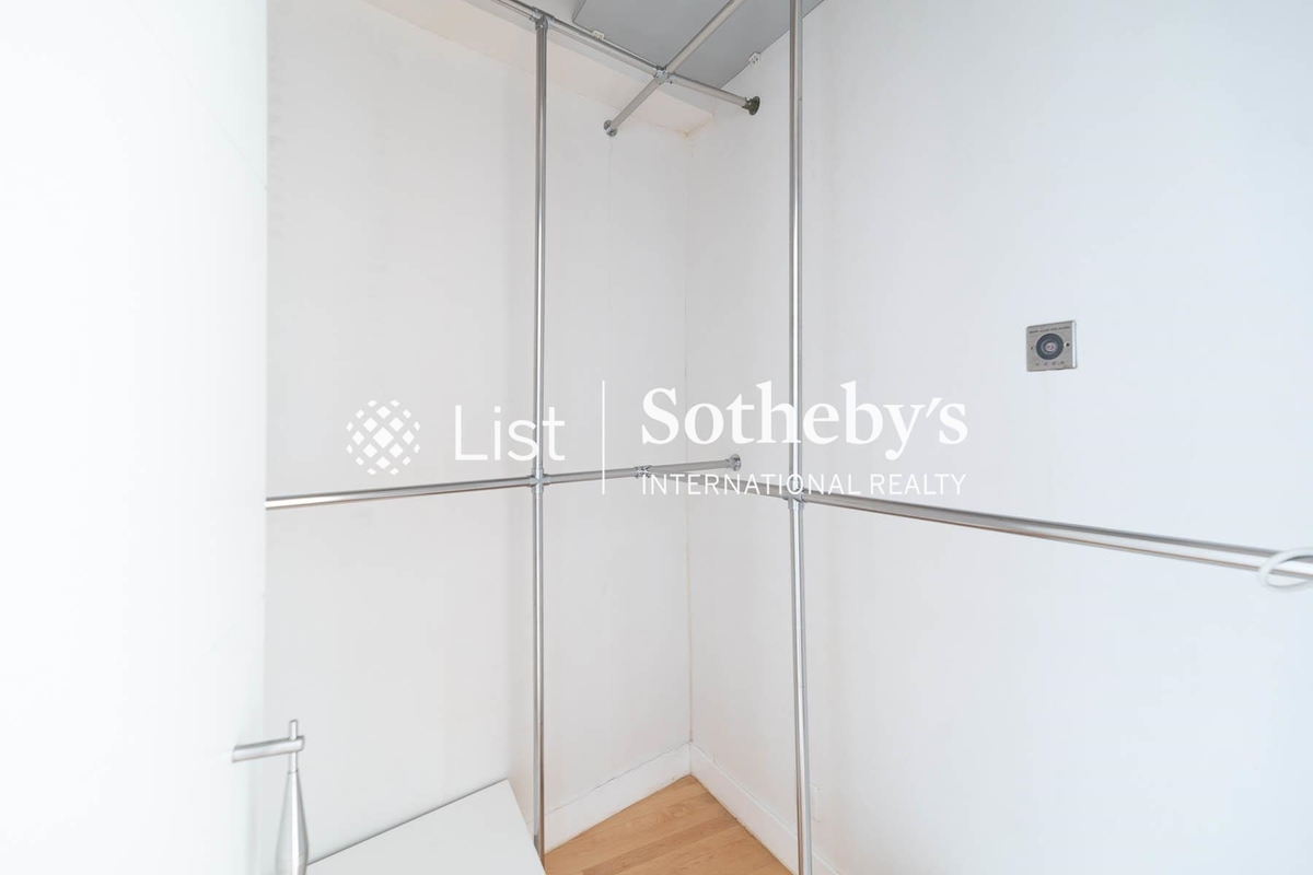 37 Repulse Bay Road 淺水灣道37號 | Walk-in Closet in Master Bedroom