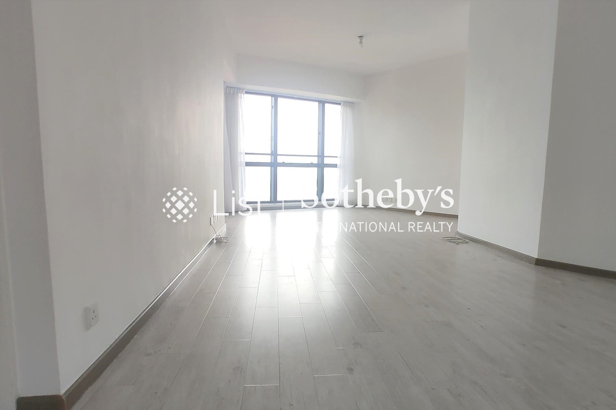 Pacific View 浪琴園 | Living and Dining Room