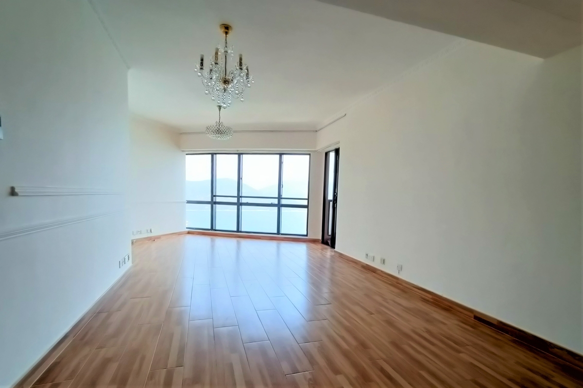 Pacific View 浪琴園 | Living and Dining Room