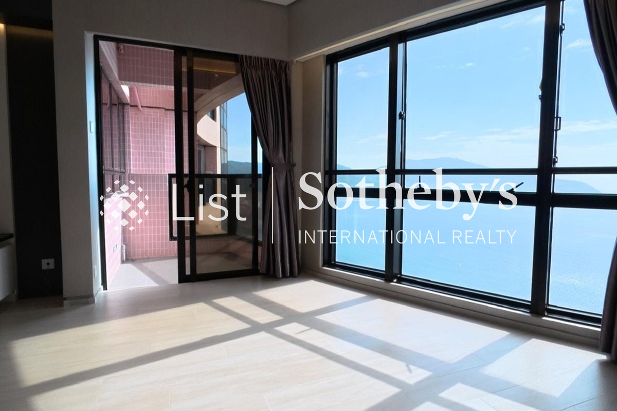 Pacific View 浪琴園 | Living and Dining Room