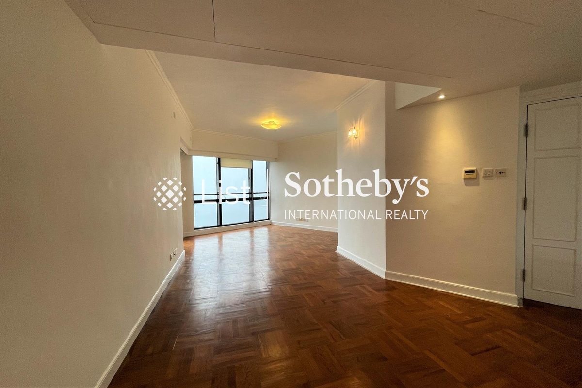 Pacific View 浪琴園 | Living and Dining Room