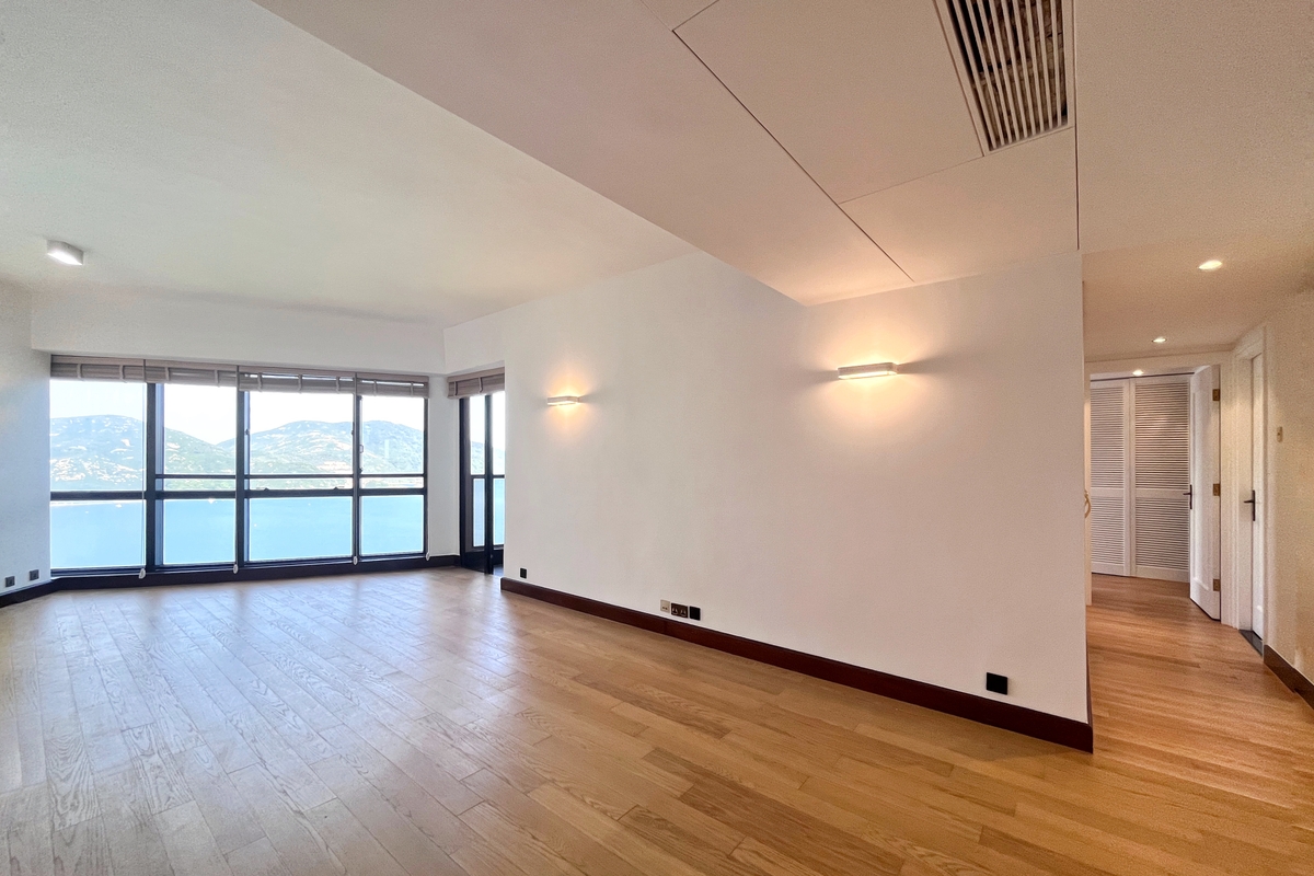 Pacific View 浪琴園 | Living and Dining Room