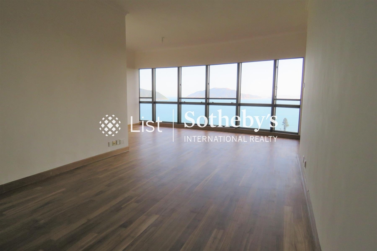 Pacific View 浪琴園 | Living and Dining Room