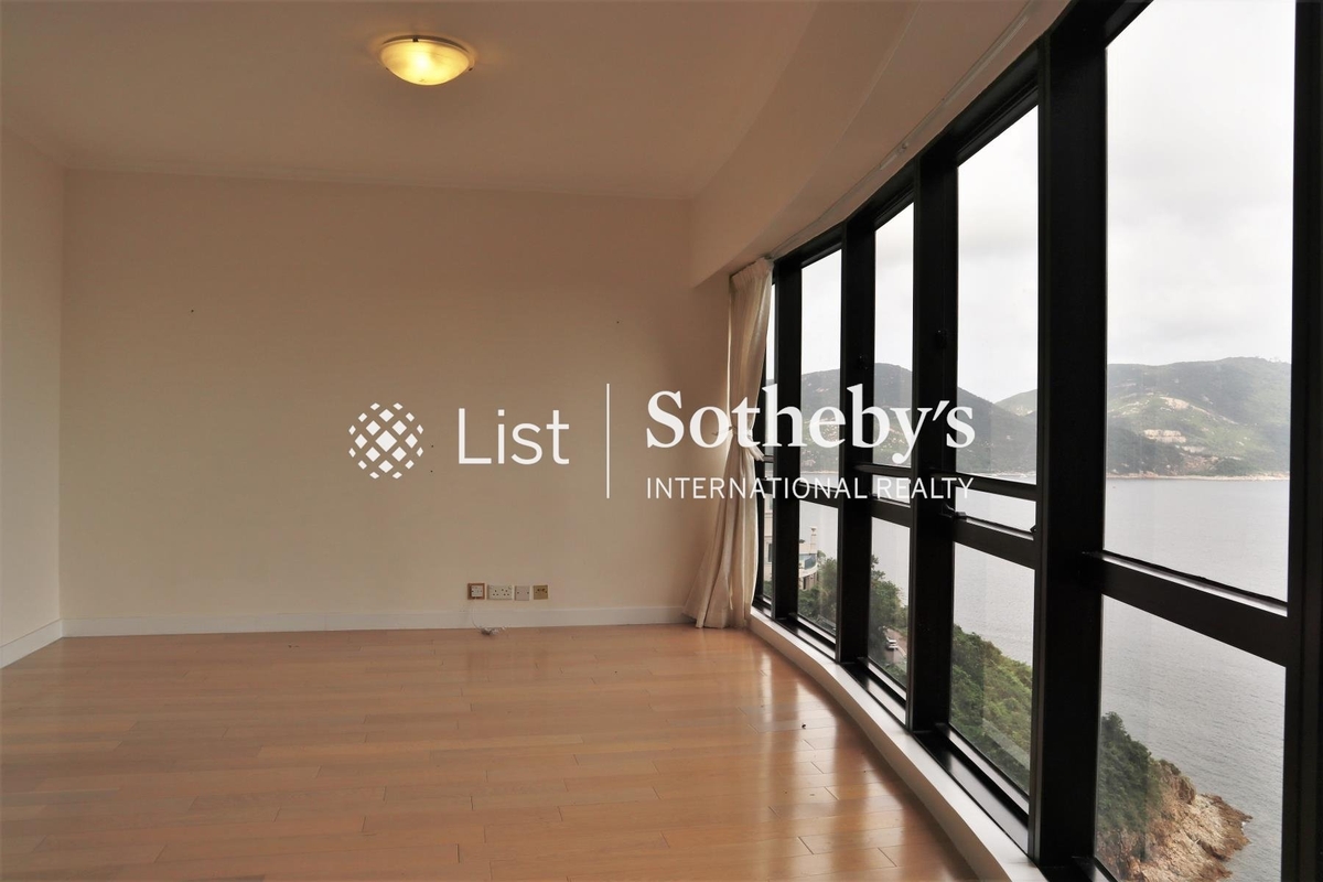 Pacific View 浪琴園 | Living and Dining Room