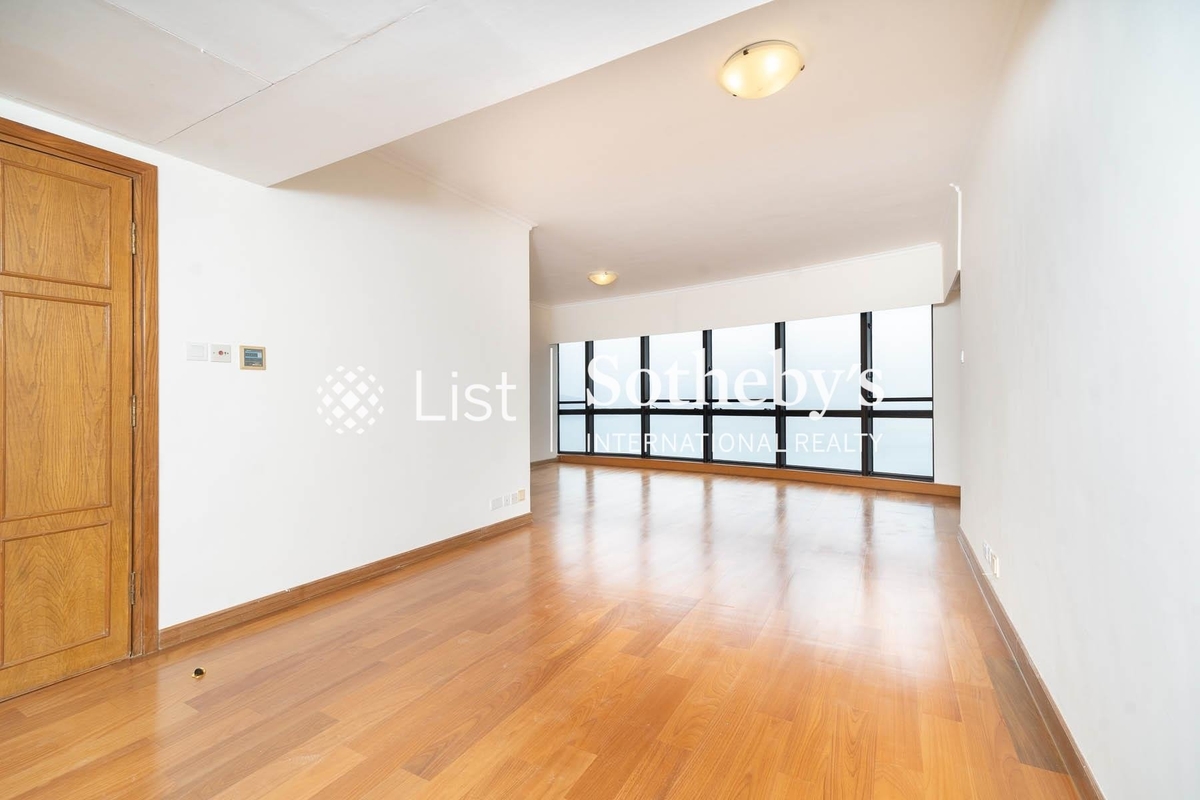 Pacific View 浪琴園 | Living and Dining Room