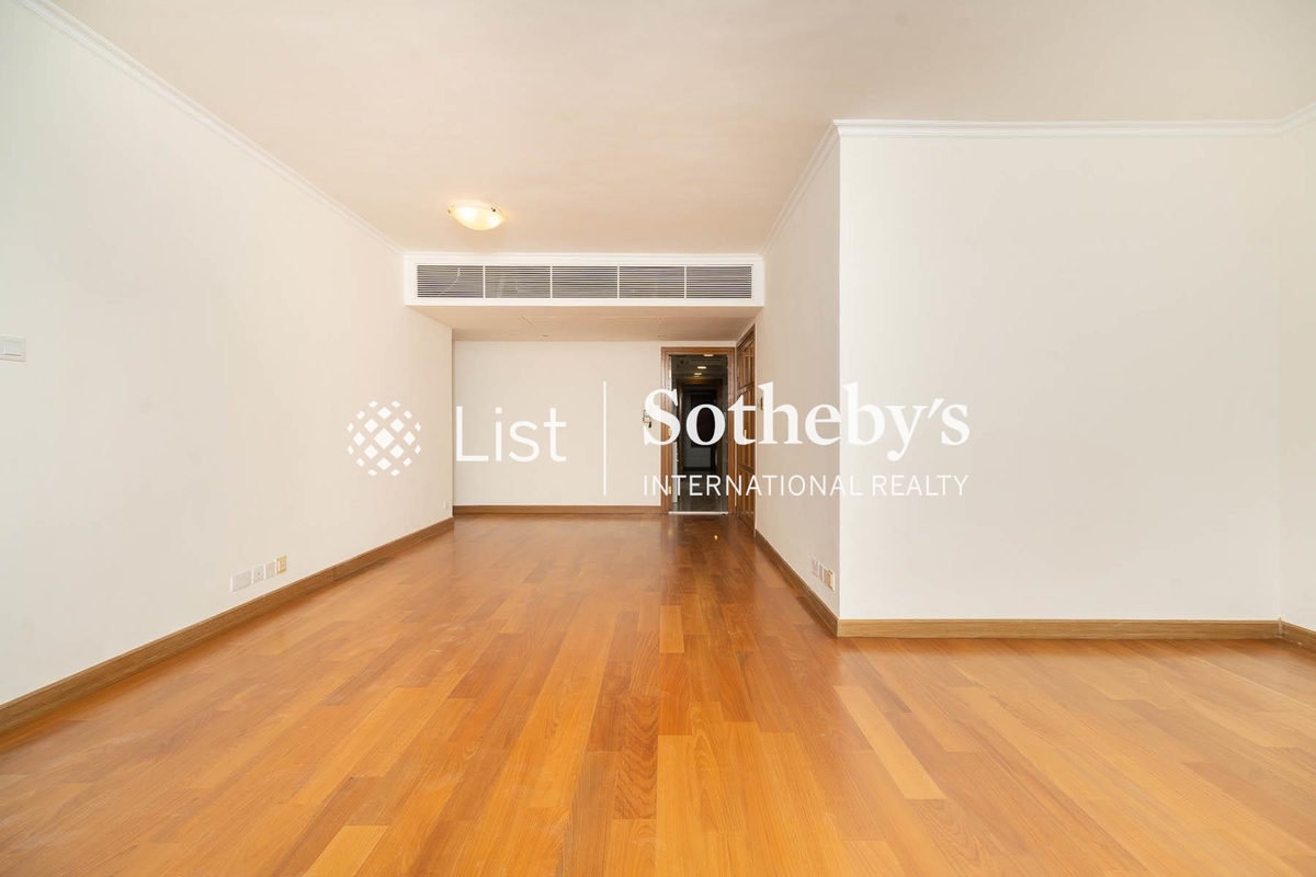 Pacific View 浪琴園 | Living and Dining Room