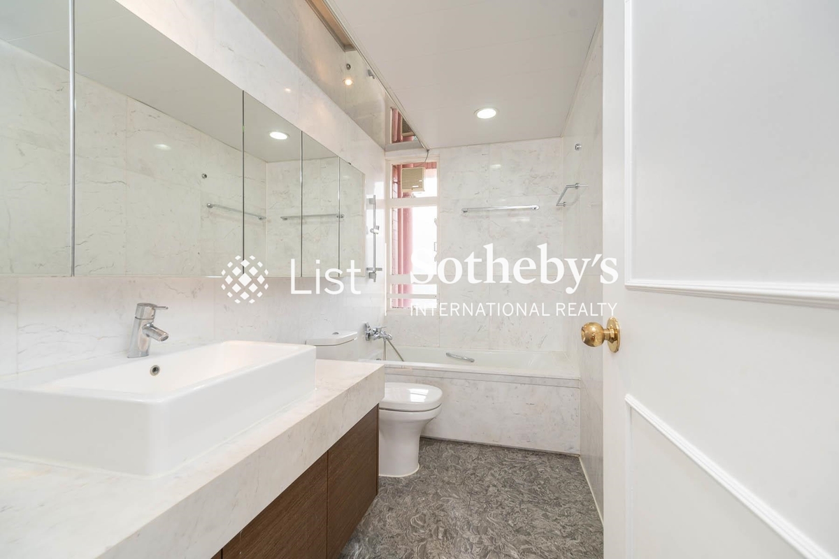 Pacific View 浪琴園 | Guest Bathroom