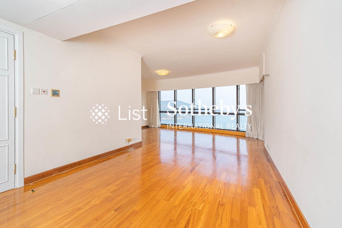 Pacific View 浪琴園 | Living and Dining Room