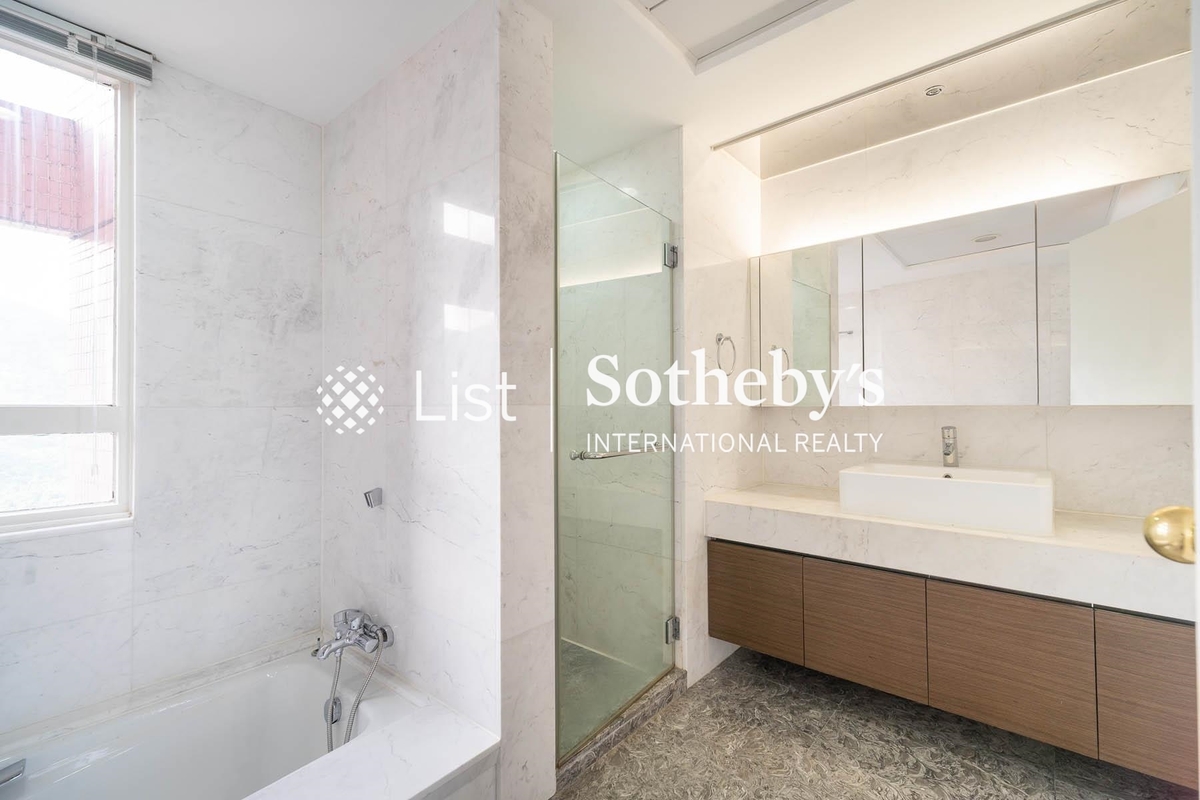 Pacific View 浪琴園 | Master Bathroom