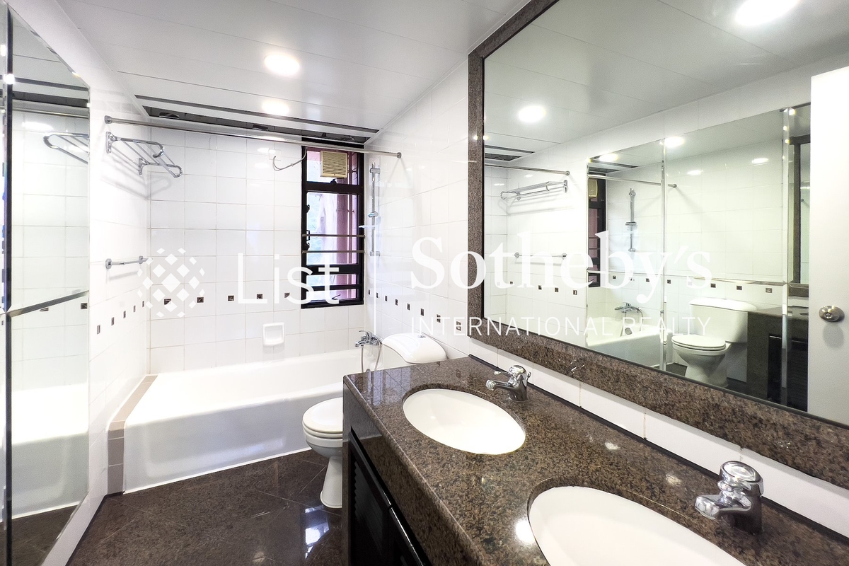 Pacific View 浪琴園 | Guest Bathroom