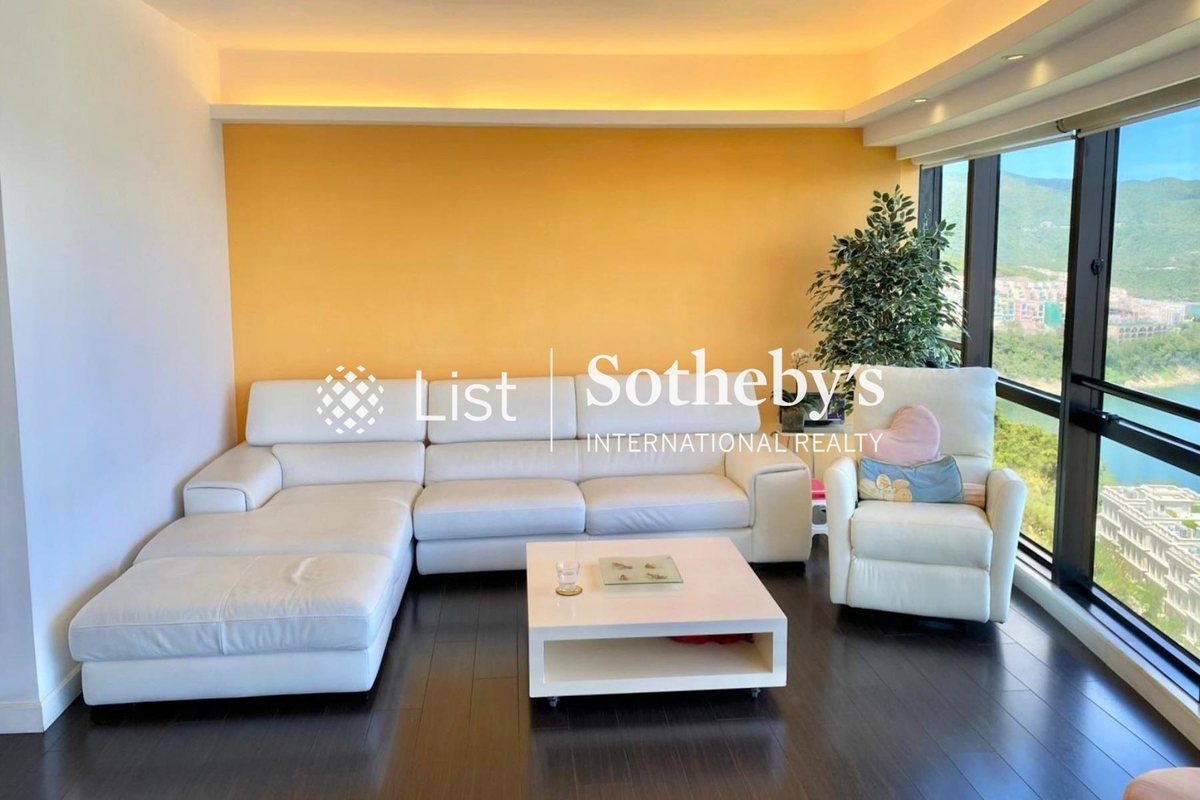 Pacific View 浪琴園 | Living and Dining Room