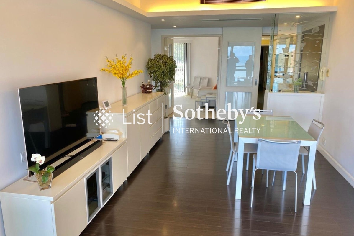 Pacific View 浪琴園 | Living and Dining Room