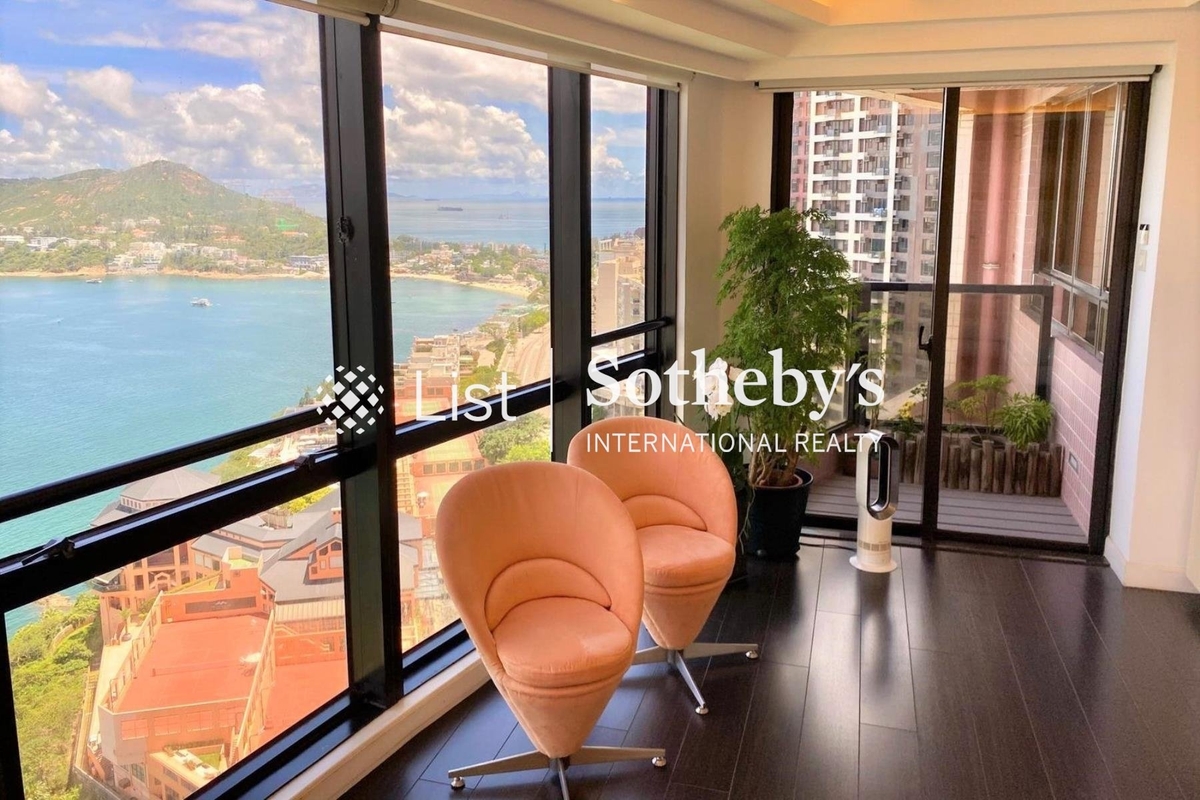 Pacific View 浪琴園 | Living and Dining Room