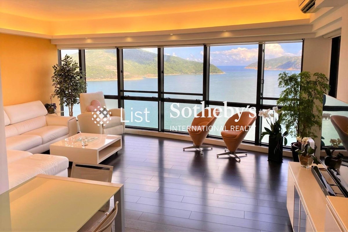 Pacific View 浪琴园 | Living and Dining Room