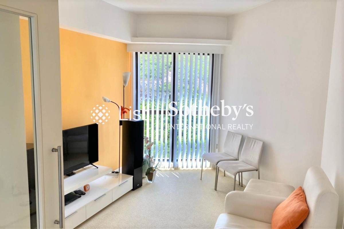 Pacific View 浪琴園 | Living and Dining Room