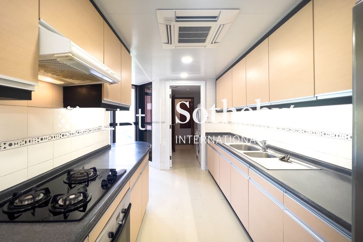 Pacific View 浪琴园 | Kitchen