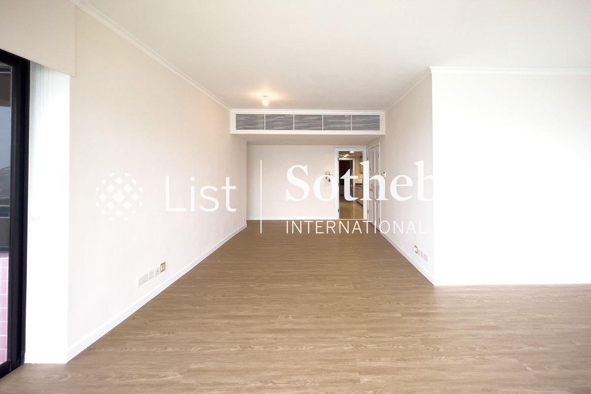 Pacific View 浪琴园 | Living and Dining Room