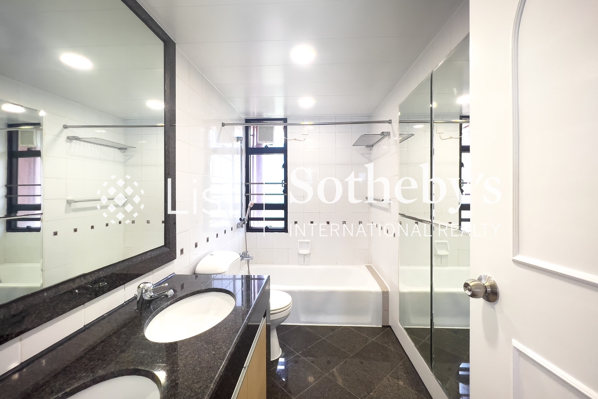 Pacific View 浪琴园 | Guest Bathroom