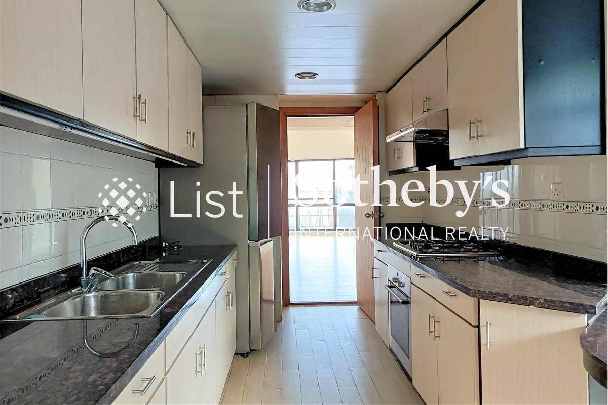 Pacific View 浪琴园 | Kitchen