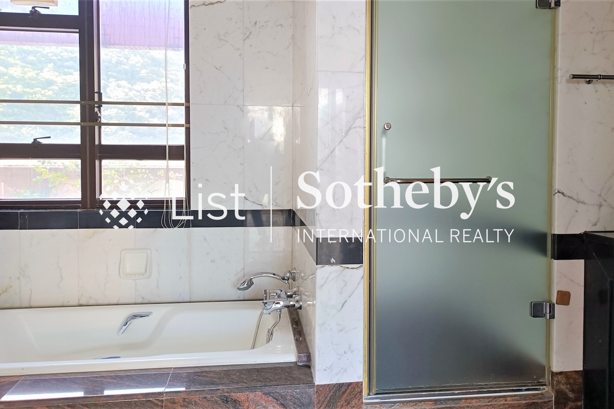 Pacific View 浪琴园 | Master Bathroom