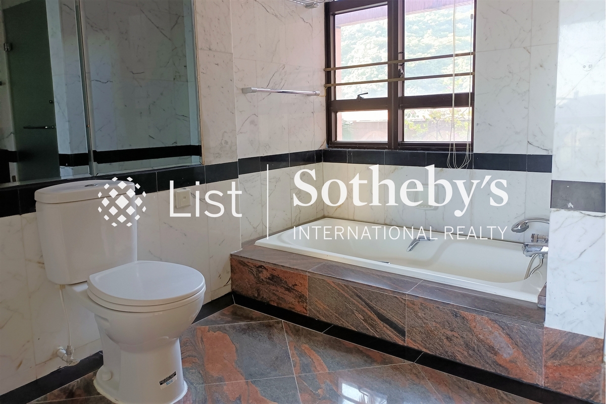 Pacific View 浪琴园 | Master Bathroom