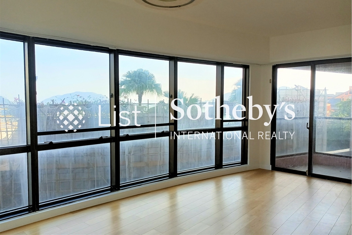 Pacific View 浪琴园 | Living Room