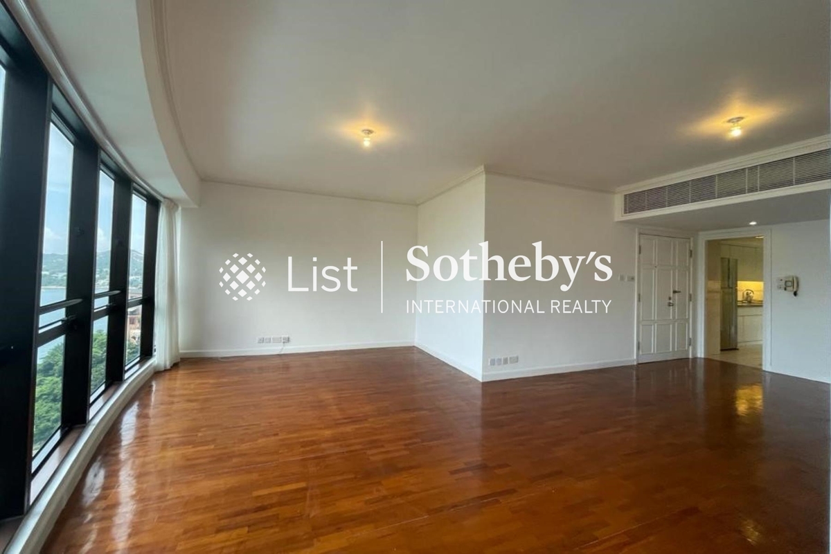 Pacific View 浪琴園 | Living and Dining Room