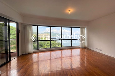 Pacific View 浪琴園 | Living and Dining Room
