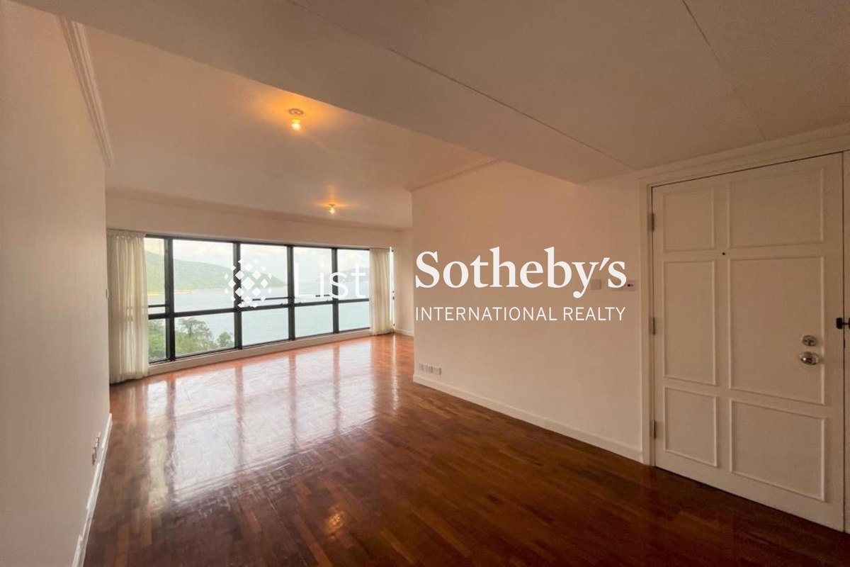 Pacific View 浪琴園 | Living and Dining Room