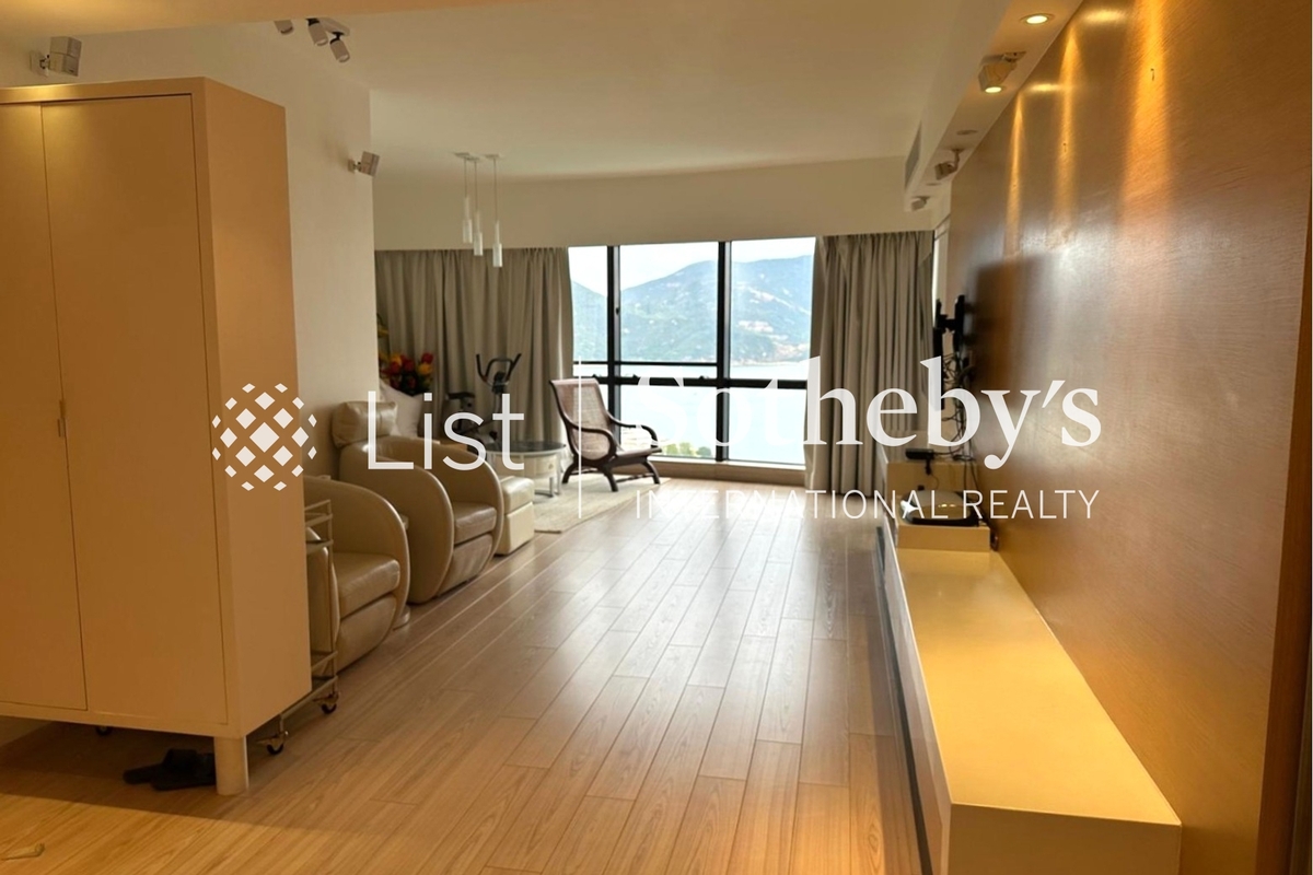 Pacific View 浪琴园 | Living Room