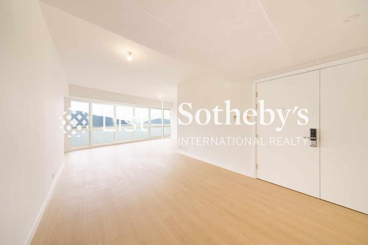 Pacific View 浪琴園 | Living and Dining Room