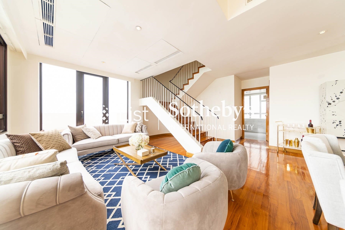 Pacific View 浪琴園 | Living and Dining Room