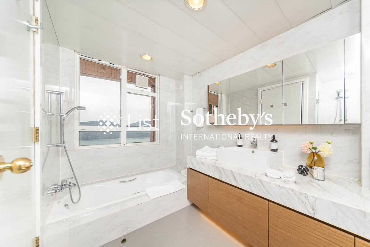 Pacific View 浪琴園 | Guest Bathroom