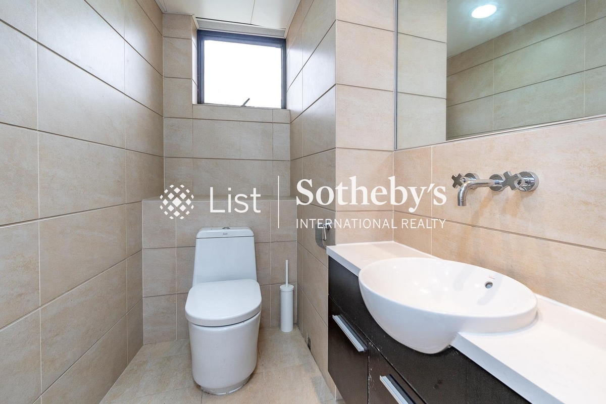 Park Place 雅柏苑 | Guest Powder Room