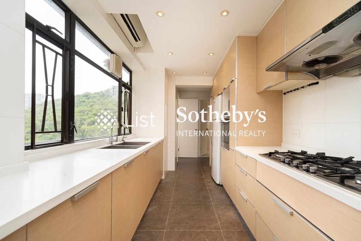 Pine Crest 松苑 | Kitchen