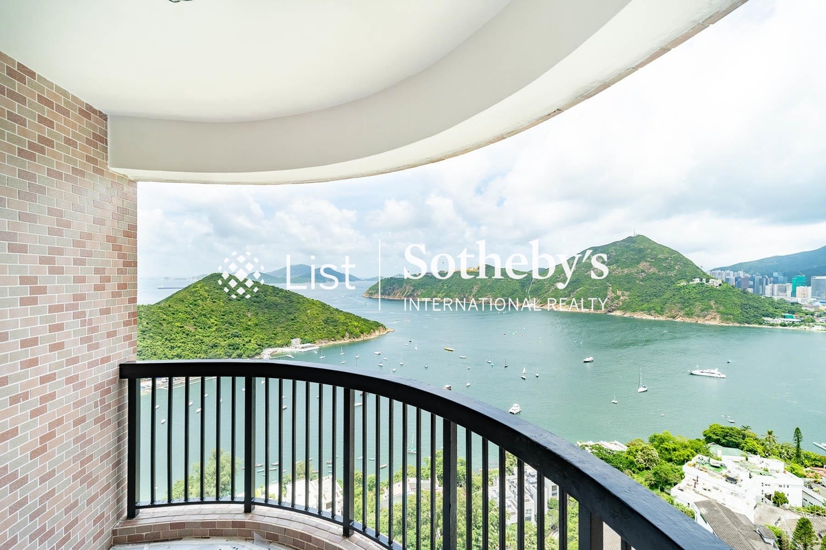 Pine Crest 松苑 | Balcony off Living Room
