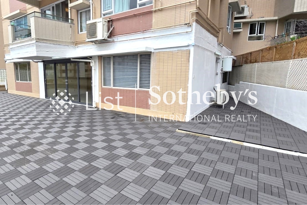 Baguio Villa 碧瑤灣 | Private Terrace off Living Room