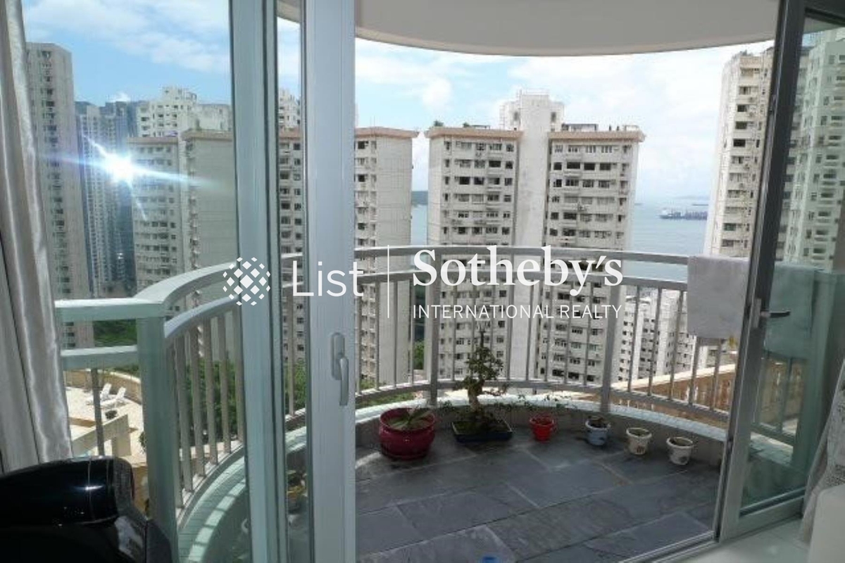 Baguio Villa 碧瑤灣 | Balcony off Living and Dining Room