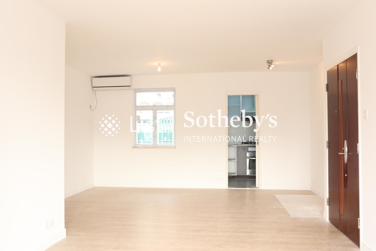 Baguio Villa 碧瑤灣 | Living and Dining Room