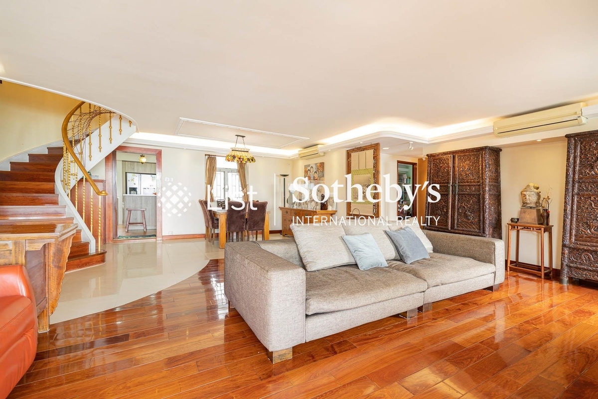 Baguio Villa 碧瑤灣 | Living and Dining Room