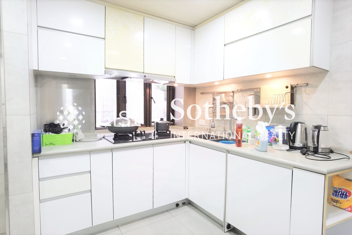 Macdonnell House 麥當奴大廈 | Kitchen