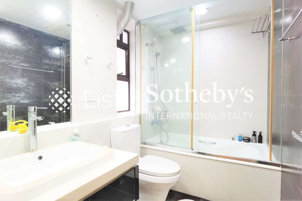 Macdonnell House 麥當奴大廈 | Master Bathroom